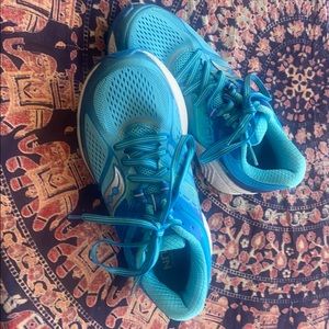 Saucony Guide 10 EverRun women’s size 6